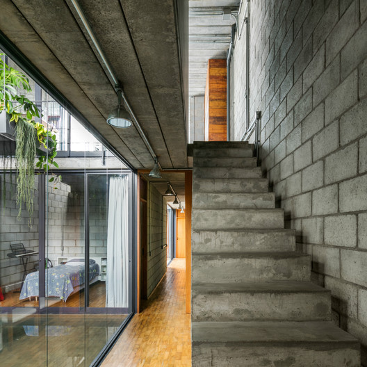 Mipibu House / Terra e Tuma Arquitetos Associados - Windows, Stairs, Handrail, Beam