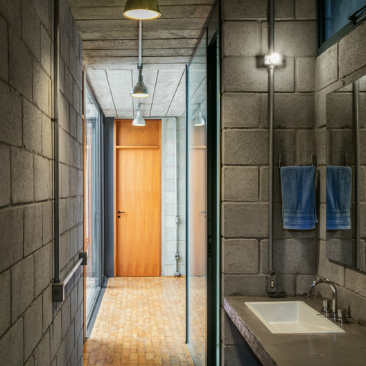Mipibu House / Terra e Tuma Arquitetos Associados - Sink, Bathroom, Door, Lighting