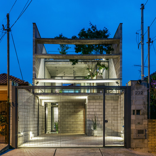 Mipibu House / Terra e Tuma Arquitetos Associados - Facade