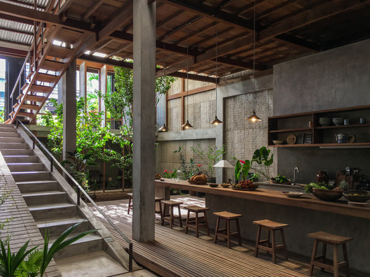 House in Chau Doc / NISHIZAWAARCHITECTS - Interior Photography, Kitchen, Table, Beam