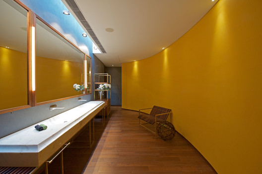 DIYA / SPASM Design Architects - Table