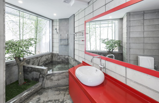 Flying House / IROJE KHM Architects - Sink, Windows, Bathroom, Bathtub