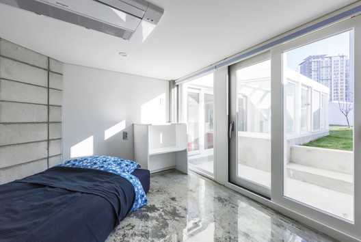 Flying House / IROJE KHM Architects - Windows, Bed, Bedroom