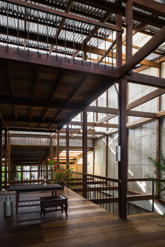 House in Chau Doc / NISHIZAWAARCHITECTS - Interior Photography, Bench, Beam