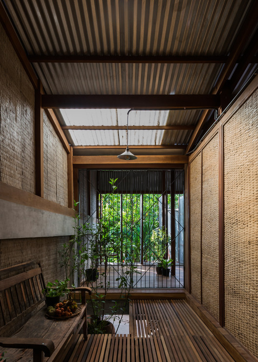 House in Chau Doc / NISHIZAWAARCHITECTS - Interior Photography, Beam, Windows