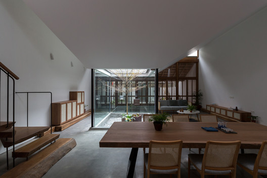 Hopper House / AHL architects - Table, Chair, Beam