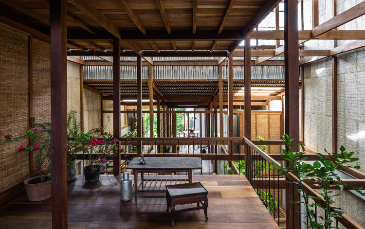 House in Chau Doc / NISHIZAWAARCHITECTS - Interior Photography, Beam, Bench