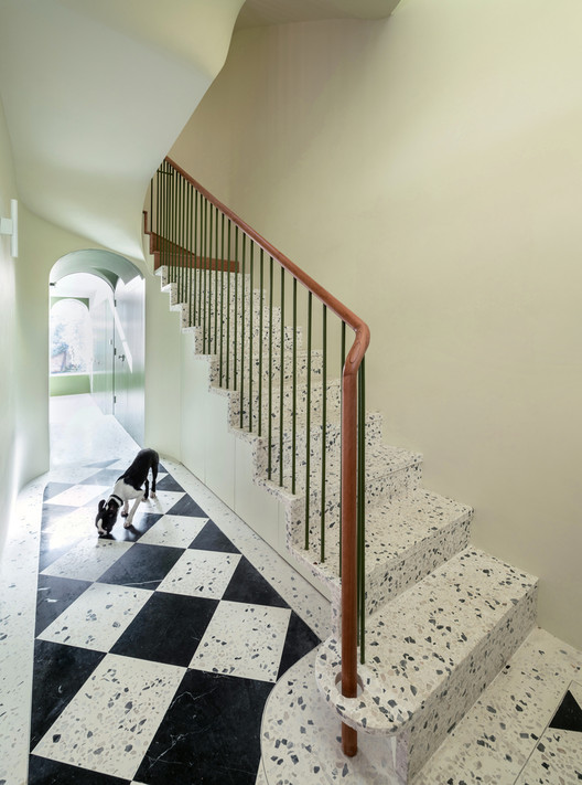 Trends Always Come Back: Retro Aesthetics with Modern Materials - Image 18 of 22