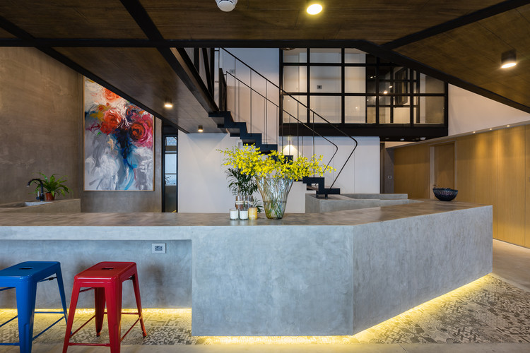 Party Apartment / Nghiêm Phong + Đào Thành - Table, Chair, Beam