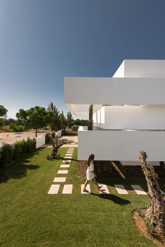 Five Terraces and a Garden / corpo atelier - Exterior Photography