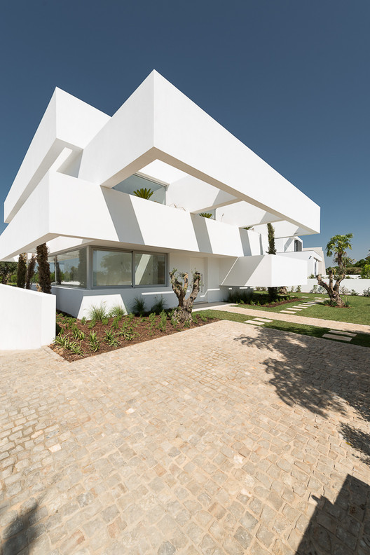 Five Terraces and a Garden / corpo  atelier - Exterior Photography, Facade, Windows