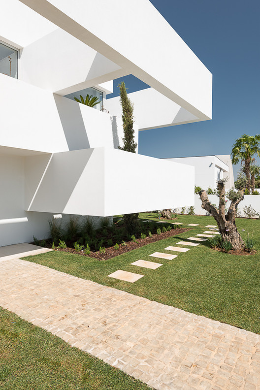 Five Terraces and a Garden / corpo  atelier - Exterior Photography, Facade