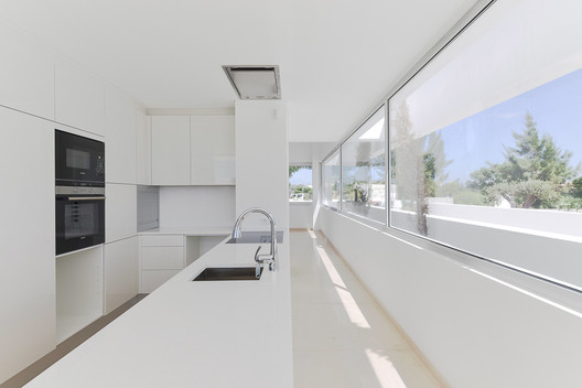 Five Terraces and a Garden / corpo  atelier - Interior Photography, Kitchen, Handrail