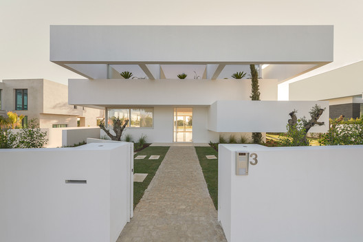 Five Terraces and a Garden / corpo  atelier - Interior Photography, Facade