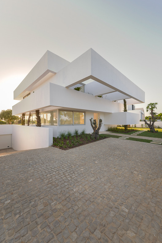 Five Terraces and a Garden / corpo  atelier - Exterior Photography, Facade, Windows