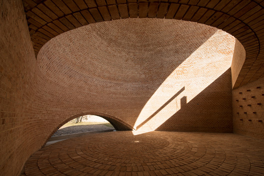 Capilla San Bernardo / Nicolás Campodonico - Arch, Arcade