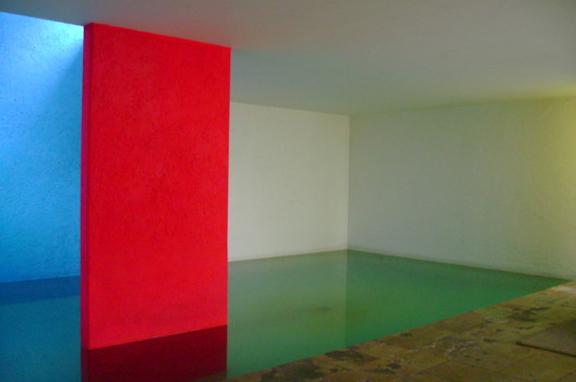 Casa Gilardi. Imagevia <a href='https://en.wikipedia.org/wiki/File:Casa_Giraldi_Luis_Barragan.JPG'>Wikimedia user Ulises00</a> (public domain)