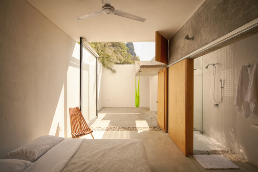Casa Meztitla  / EDAA - Interior Photography, Bed, Windows