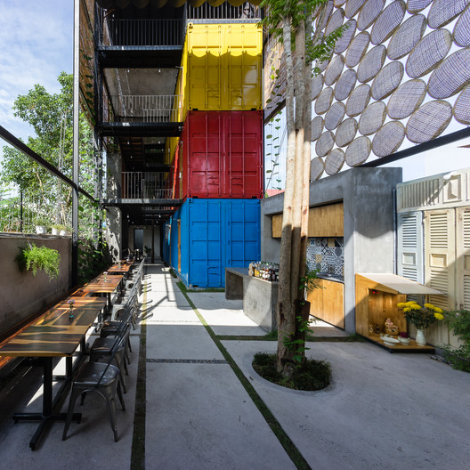 Ccasa Hostel  / TAK architects - Facade, Chair