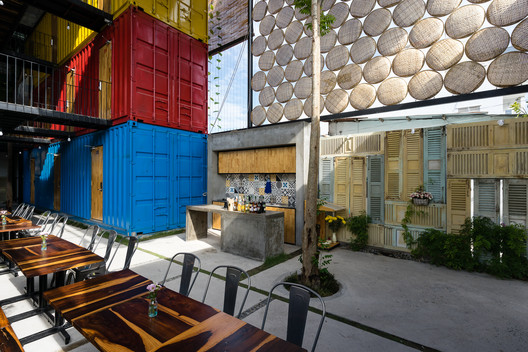 Ccasa Hostel  / TAK architects - Windows