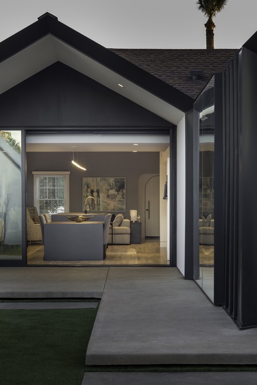Escobar Renovation / Chen + Suchart Studio - Windows, Door, Facade, Beam, Patio