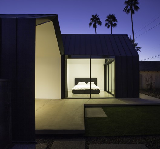 Escobar Renovation / Chen + Suchart Studio - Facade