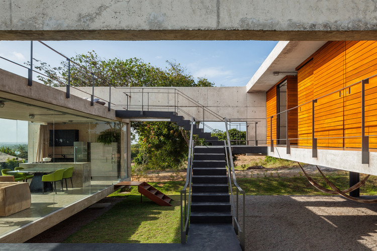 Two Beams House / Yuri Vital - Facade, Handrail