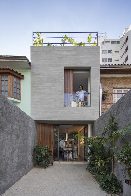 Pirajá House / Estúdio BRA Arquitetura - Image 1 of 45