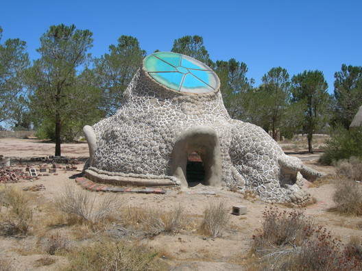 Classic Architecture with a Social Agenda (1960-Today) - Image 24 of 25