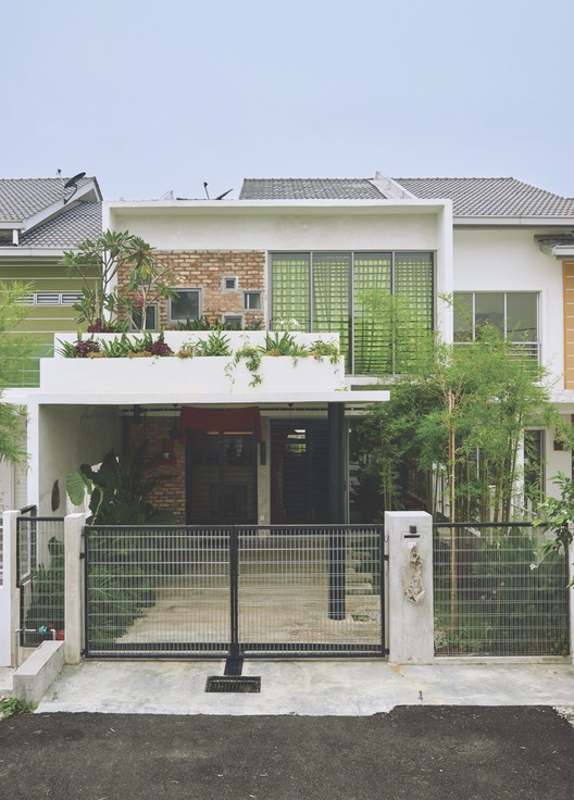 Terrace House Renovation / O2 Design Atelier  - Windows, Door, Facade, Fence, Courtyard