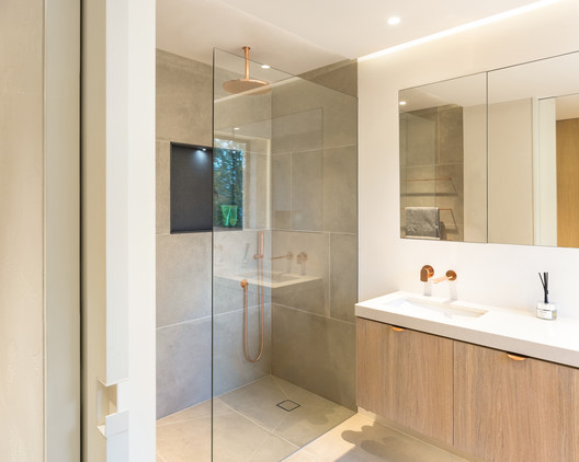 The Glade / DLM Architects - Sink, Bathroom, Countertop, Shower