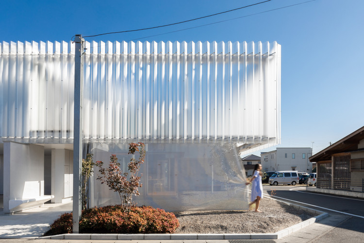 Why Use Translucent Polycarbonate on Building Facades? - Featured Image