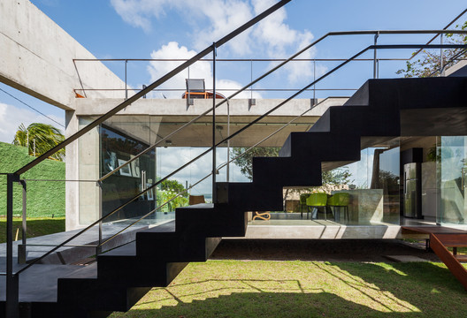 Two Beams House / Yuri Vital - Facade, Handrail