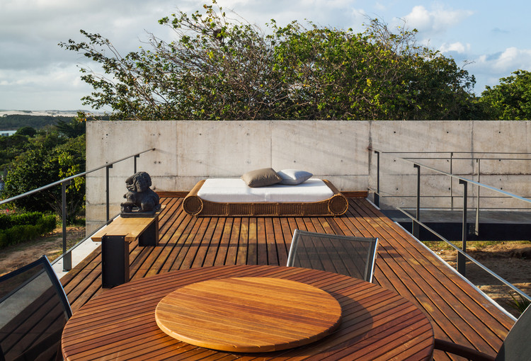 Two Beams House / Yuri Vital - Table, Chair, Deck, Patio, Garden