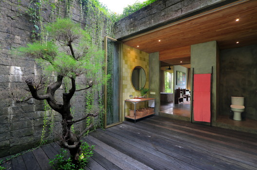 Chameleon Villa / Word of Mouth Architecture - Windows, Chair, Beam