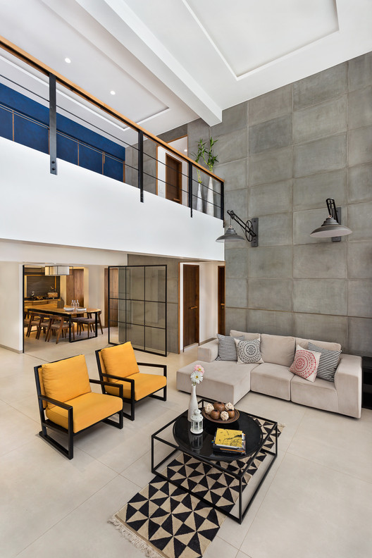 The Open House / STUDIO Nishita Kamdar - Sofa, Table, Windows, Chair