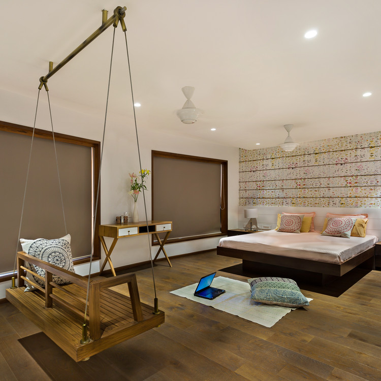 The Open House / STUDIO Nishita Kamdar - Sofa, Table