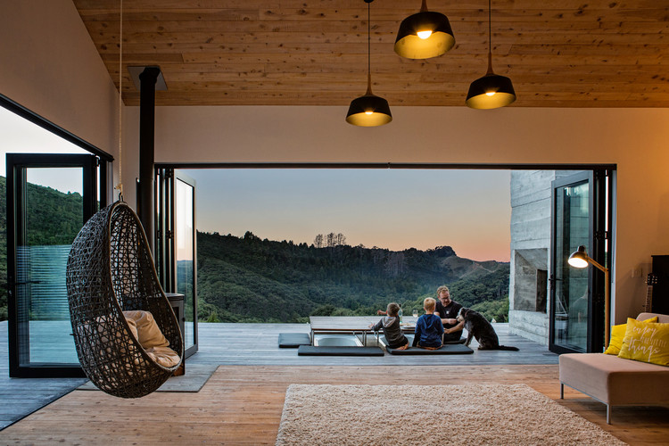 Back Country House / LTD Architectural Design Studio - Sofa, Lighting