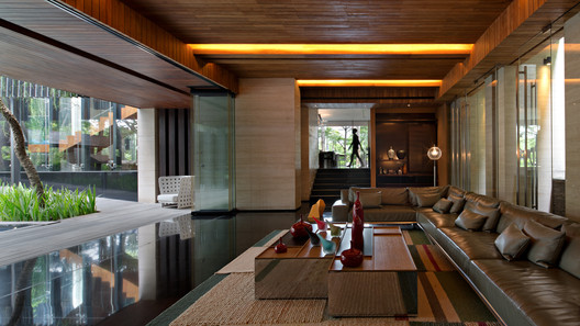 A Box in Disguise / Wahana Architects - Windows, Beam