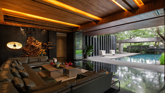 A Box in Disguise / Wahana Architects - Table, Windows, Beam