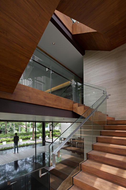 A Box in Disguise / Wahana Architects - Stairs, Facade, Handrail, Beam