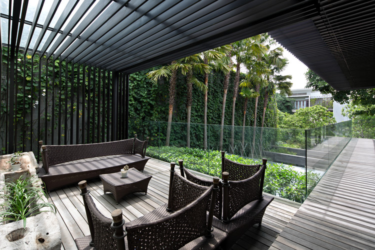 A Box in Disguise / Wahana Architects - Chair, Garden, Deck, Patio, Courtyard