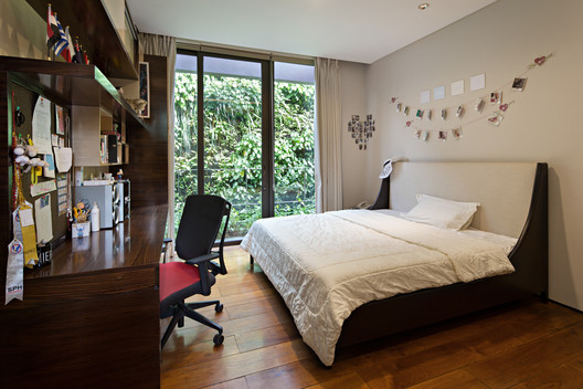 A Box in Disguise / Wahana Architects - Chair, Windows, Bed, Bedroom