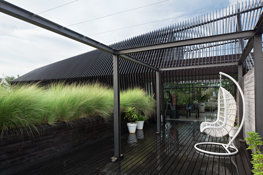 A Box in Disguise / Wahana Architects - Garden
