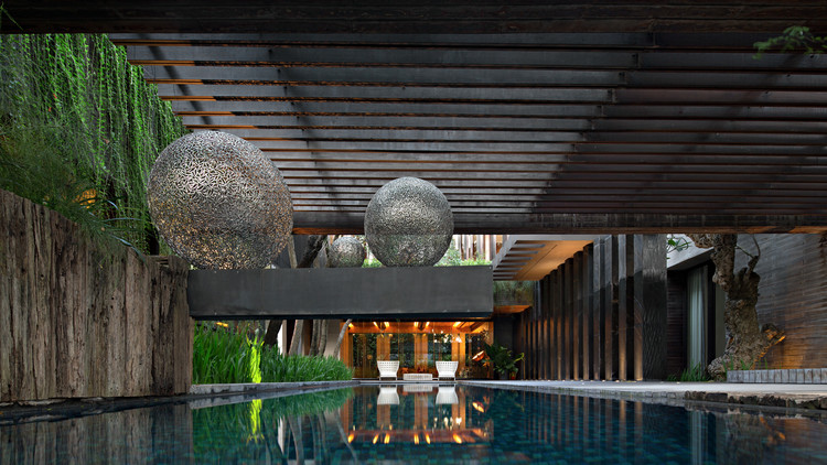 A Box in Disguise / Wahana Architects - Garden
