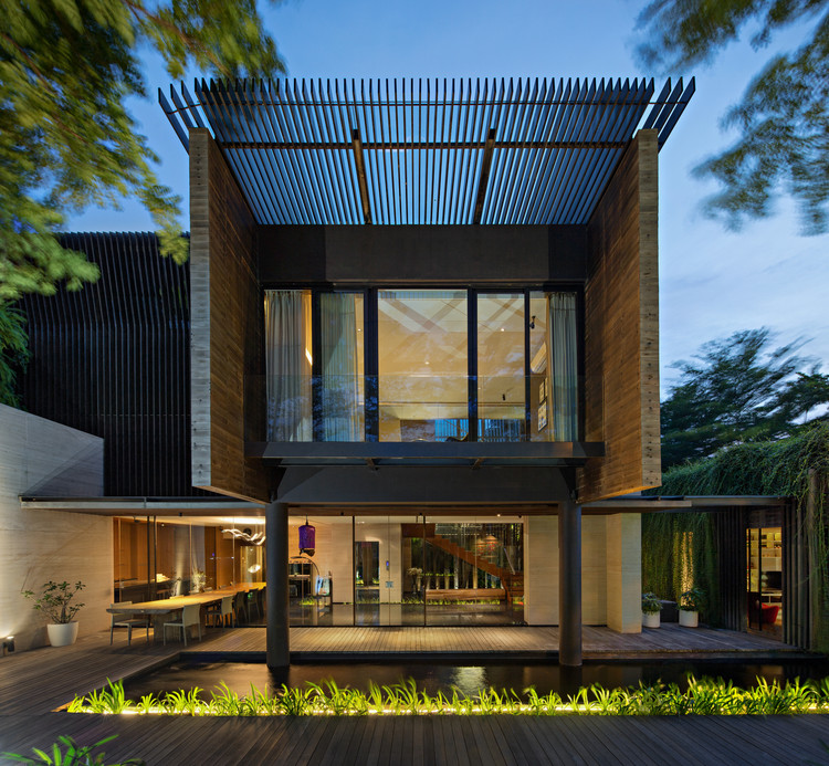 A Box in Disguise / Wahana Architects - Windows, Facade