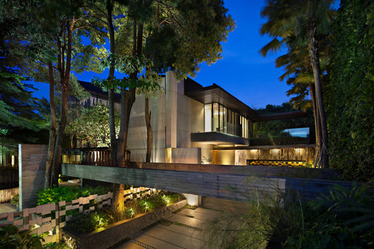 A Box in Disguise / Wahana Architects - Lighting, Windows, Facade, Garden