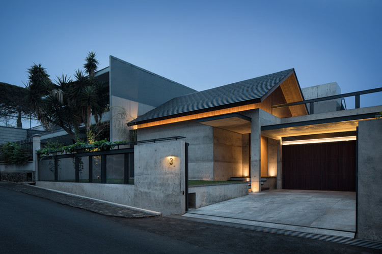 Hikari House / Pranala Associates - Windows, Facade