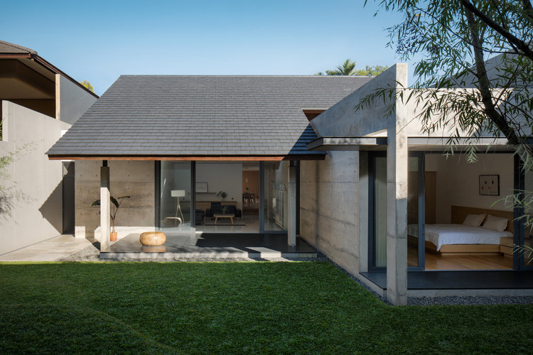 Hikari House / Pranala Associates - Facade, Garden, Patio, Courtyard