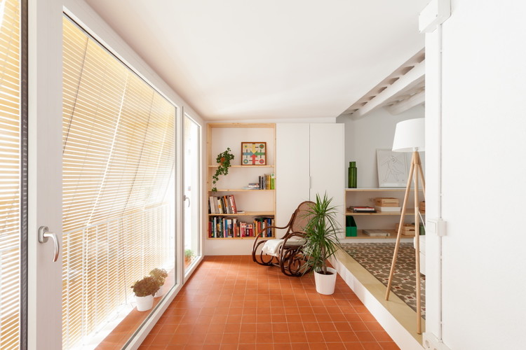 How to Ensure Comfort and Well-Being in Small Spaces? - Image 6 of 15